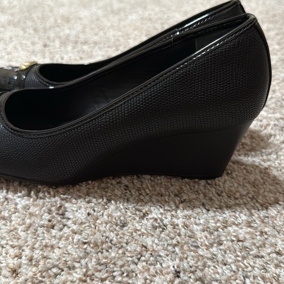 NWOB Giani Bernini Memory Foam Patent Round Toe Wedges - Picture 4 of 5